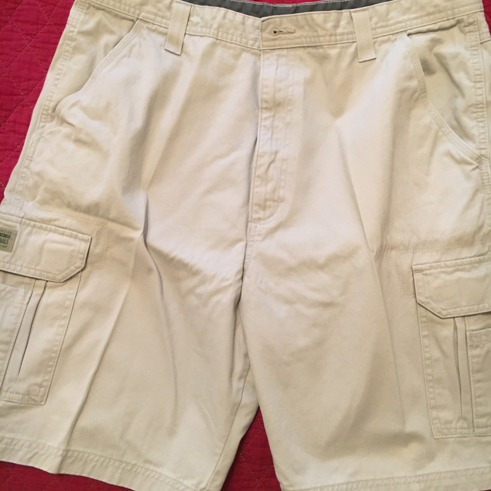 Men’s Khaki Wrangler Cargo Shorts